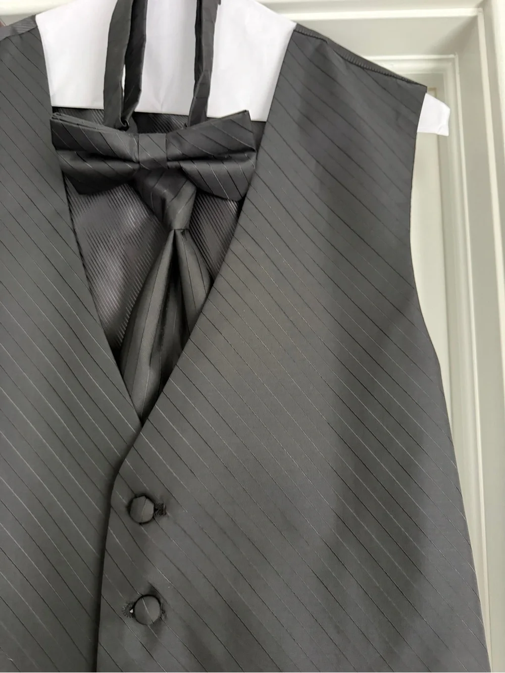 Calvin Klein Black Tuxedo Suit 42S 33x30 + Vest, Nicole Miller Shirt & 2 Ties